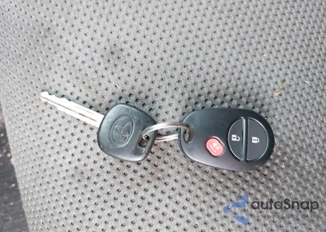 2014 Toyota Tacoma Base V6 z USA, uszkodzony, nr VIN 3TMLU4EN9EM156197